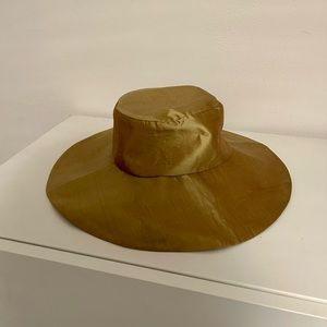 CLYDE Tetra Hat Gold Silk - NWOT